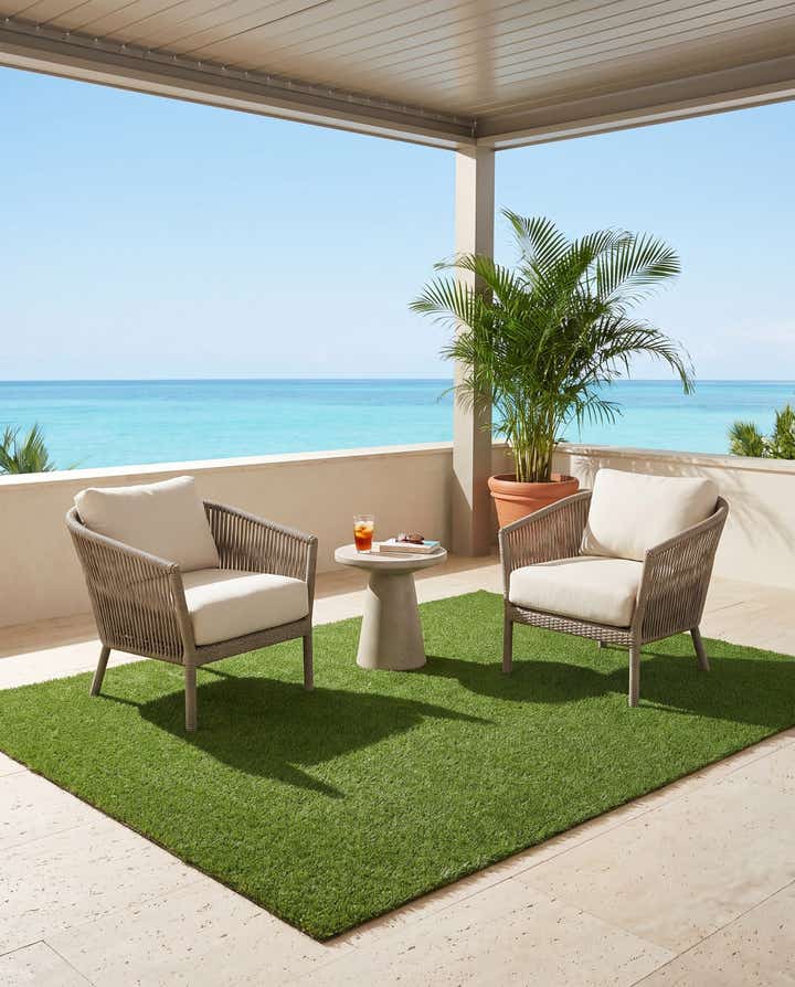 5' x 8' Easy-Clean Grass Indoor / Outdoor Rug