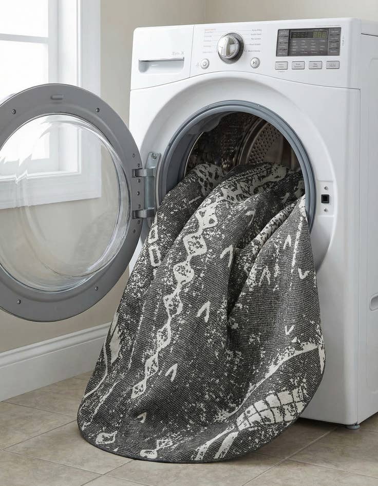 Detail image of 7' 10 x 7' 10  Washable Bohemian Indoor / Outdoor Round Rug