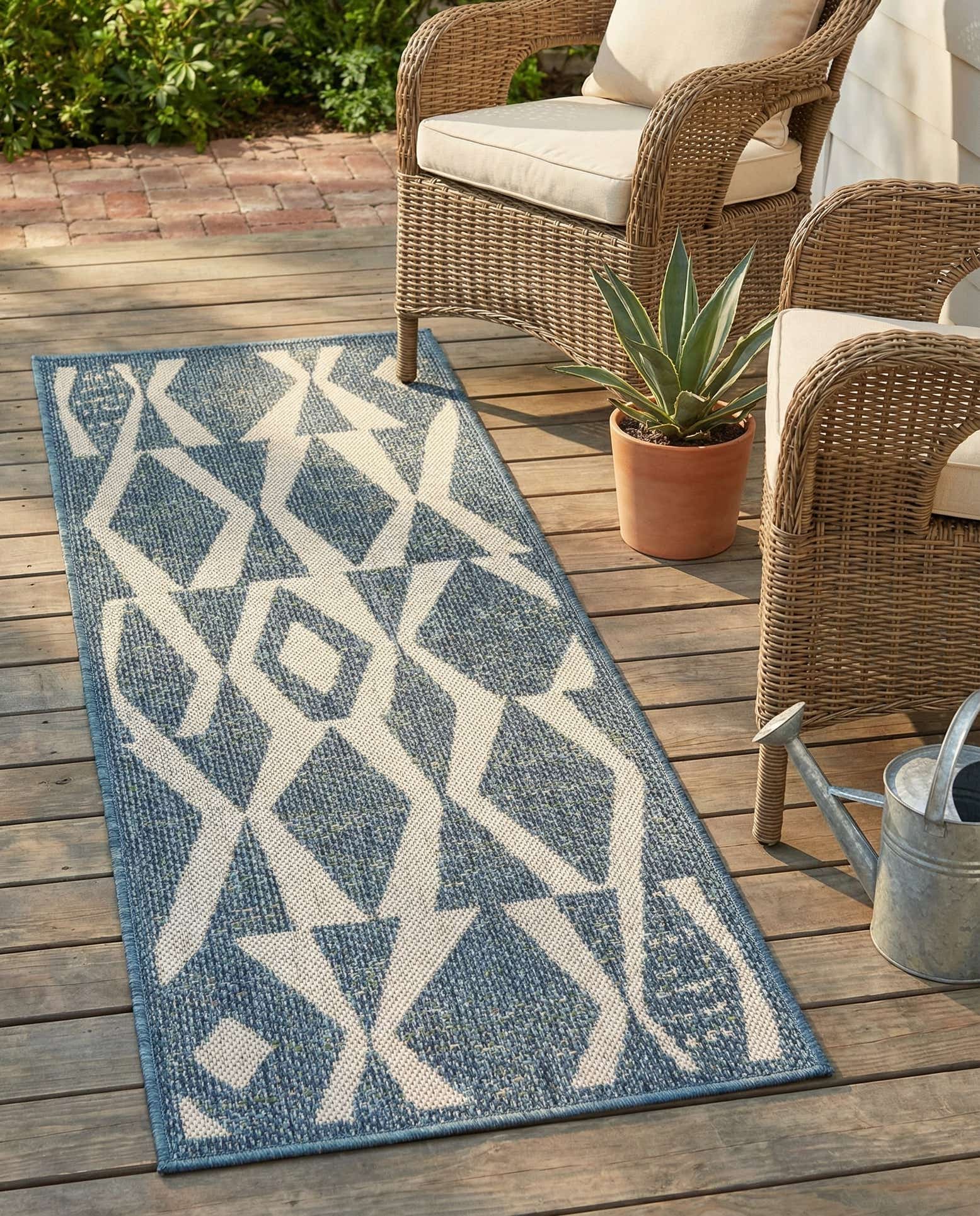 2' x 5' 1 Easy-Clean Baja Indoor / Outdoor Runner Rug