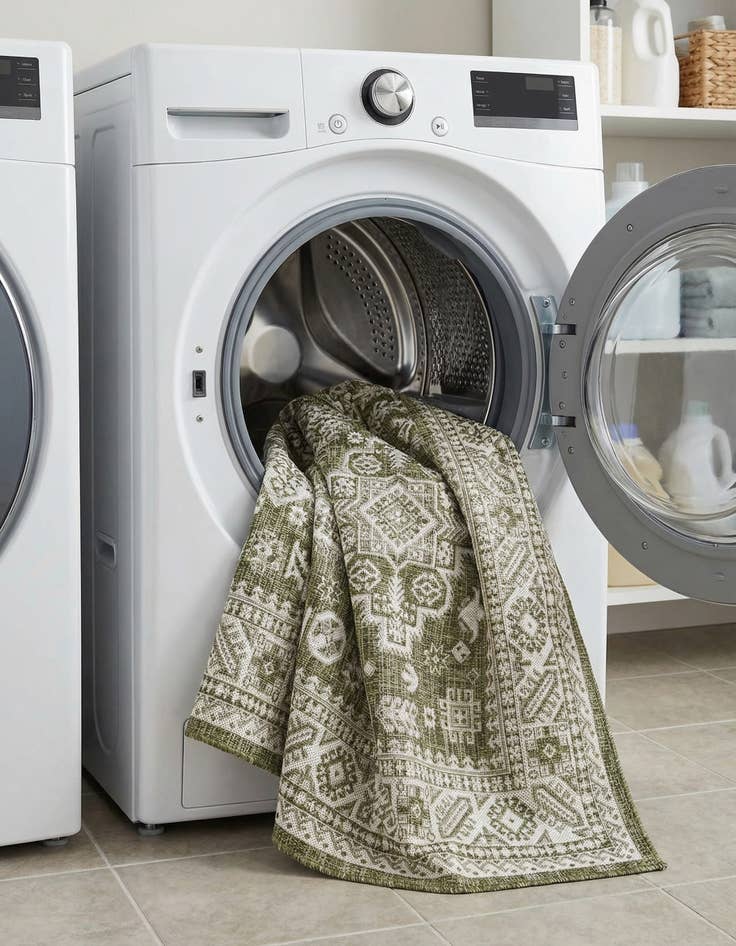 Detail image of 5' 3 x 8'  Washable Aztec Indoor / Outdoor Rug