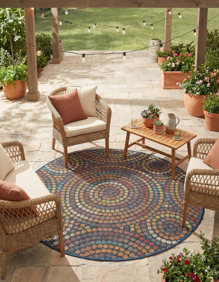 Detail image of 4' 1 x 4' 1  Washable Baja Indoor / Outdoor Round Rug