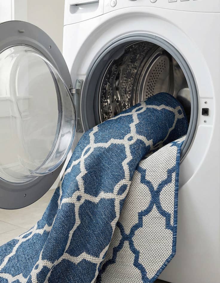 Detail image of 5' 3 x 5' 3  Washable Trellis Indoor / Outdoor Octagon Rug