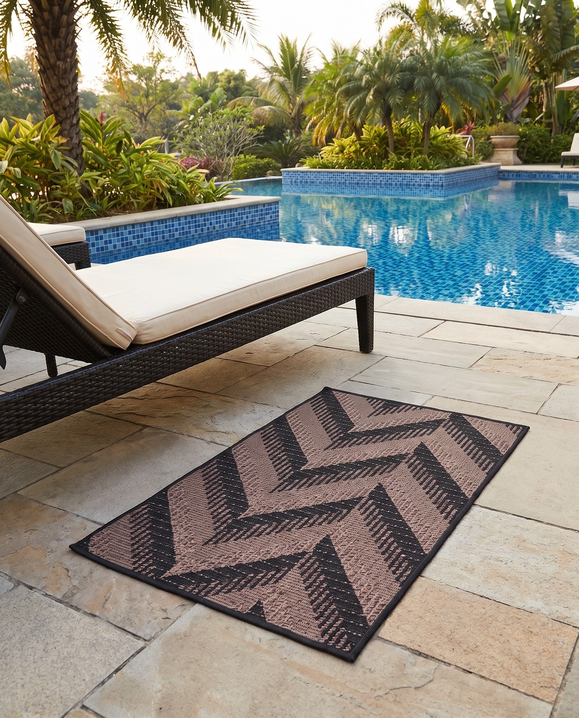 2' 2 x 3' Easy-Clean Modern Indoor / Outdoor Rug