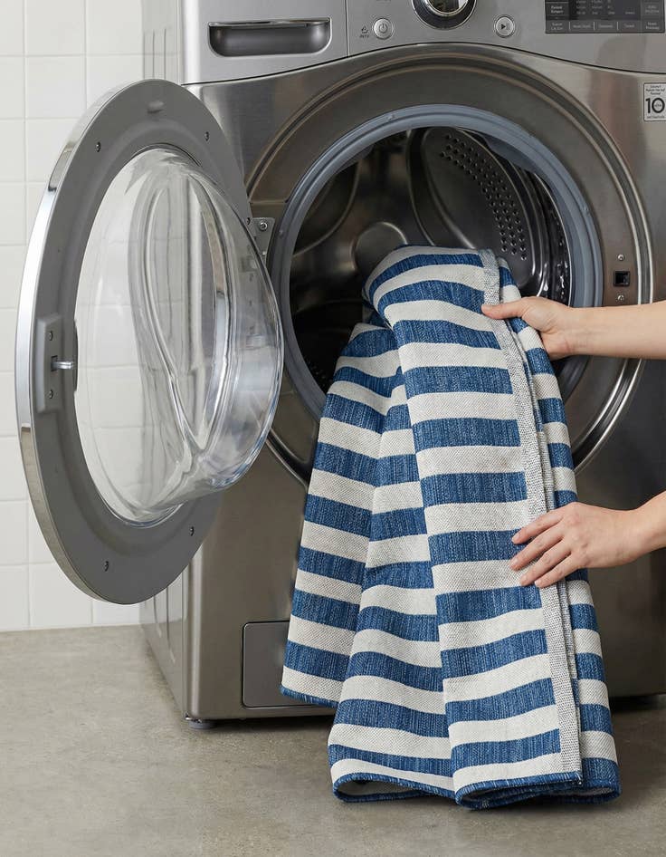 Detail image of 7' x 10'  Washable Striped Indoor / Outdoor Rug