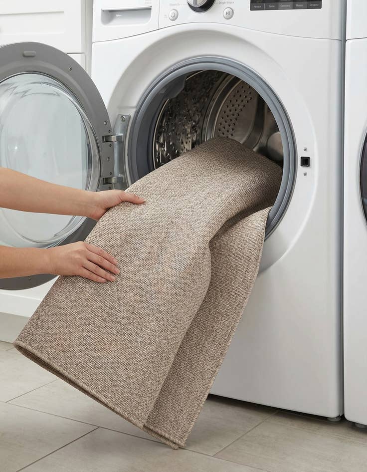 Detail image of 4' x 6'  Washable Solid Indoor / Outdoor Rug