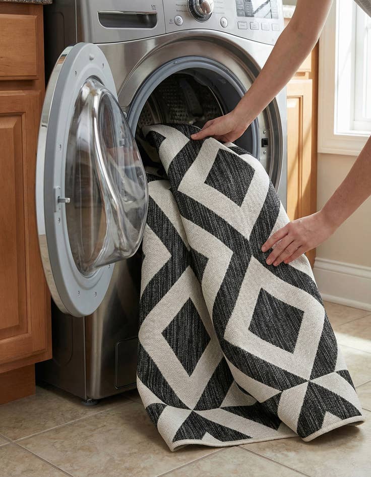 Detail image of 7' 10 x 7' 10  Washable Jill Zarin Napa Indoor / Outdoor Square Rug