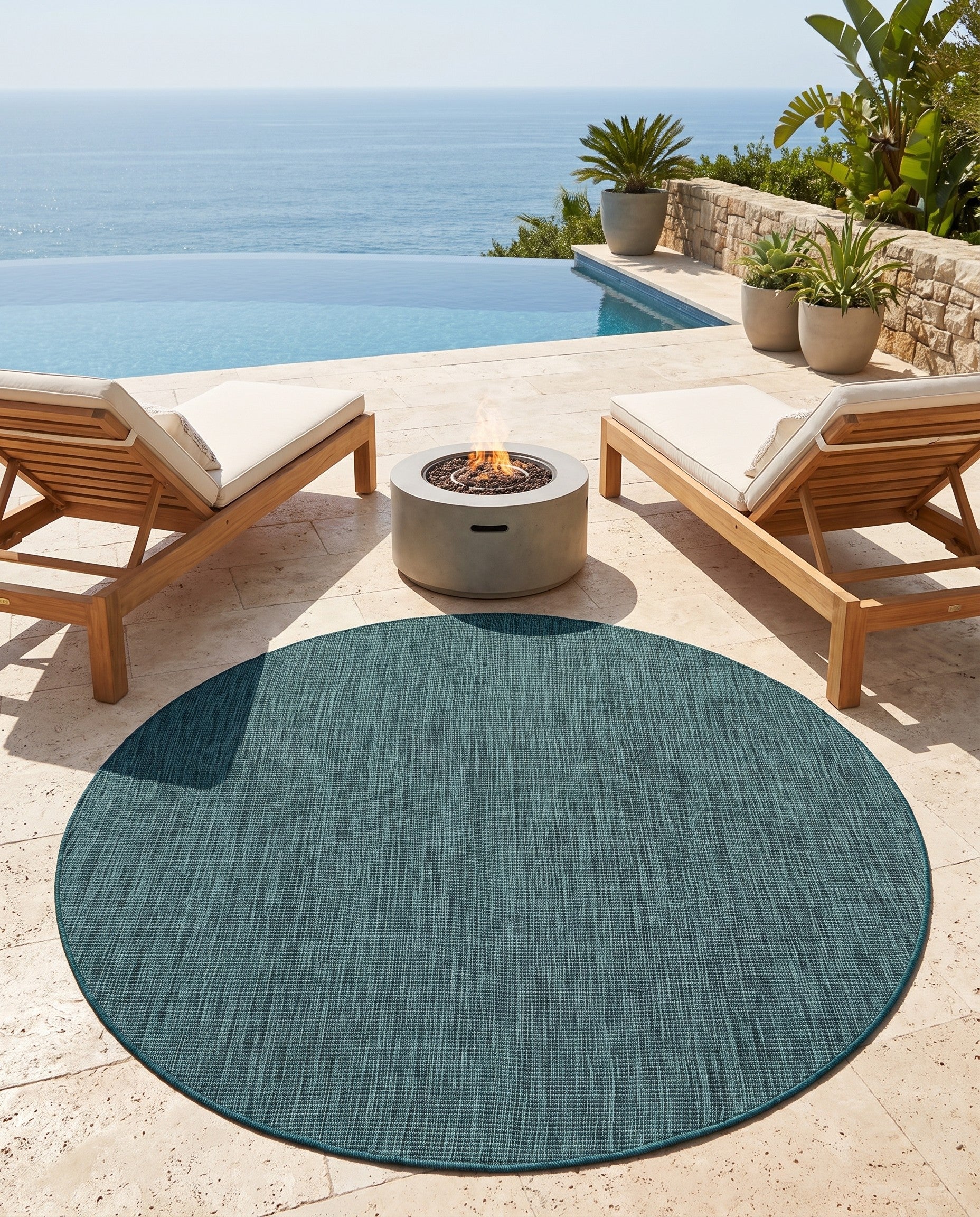 6' 1 x 6' 1 Easy-Clean Solid Indoor / Outdoor Round Rug