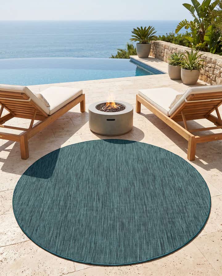 6' 1 x 6' 1 Easy-Clean Solid Indoor / Outdoor Round Rug
