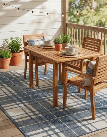 6' x 9' Easy-Clean Checkered Indoor / Outdoor Rug