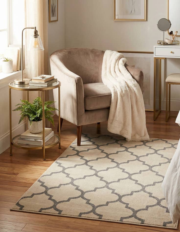 Detail image of 2' x 3'  Marilyn Monroe™ Glam Dahlia Rug