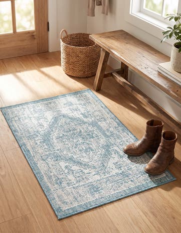 2' x 3' Easy-Clean Traditional Indoor / Outdoor Rug