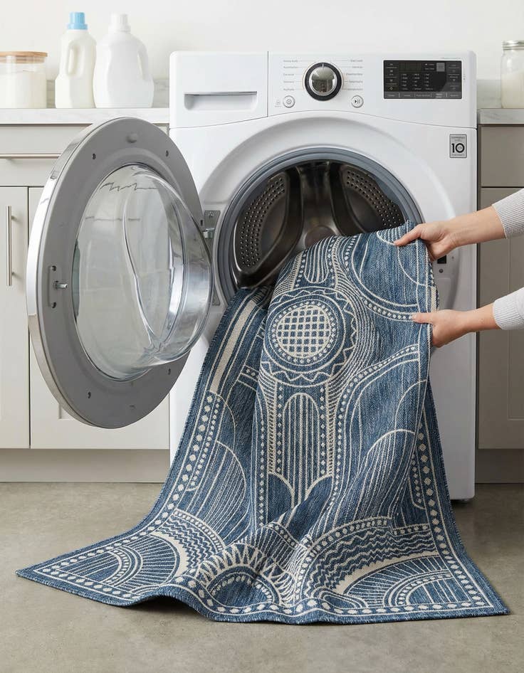 Detail image of  5' 3 x 8'  Washable Traditional Indoor / Outdoor Rug