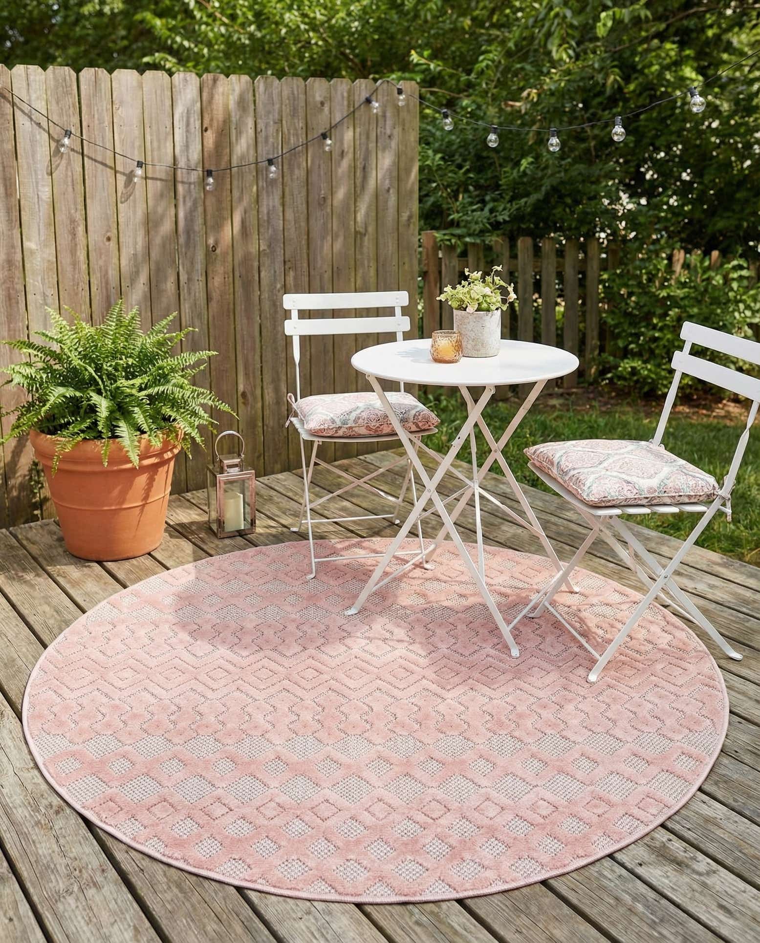 5' 3 x 5' 3 Easy-Clean Trellis Textured Indoor / Outdoor Round Rug