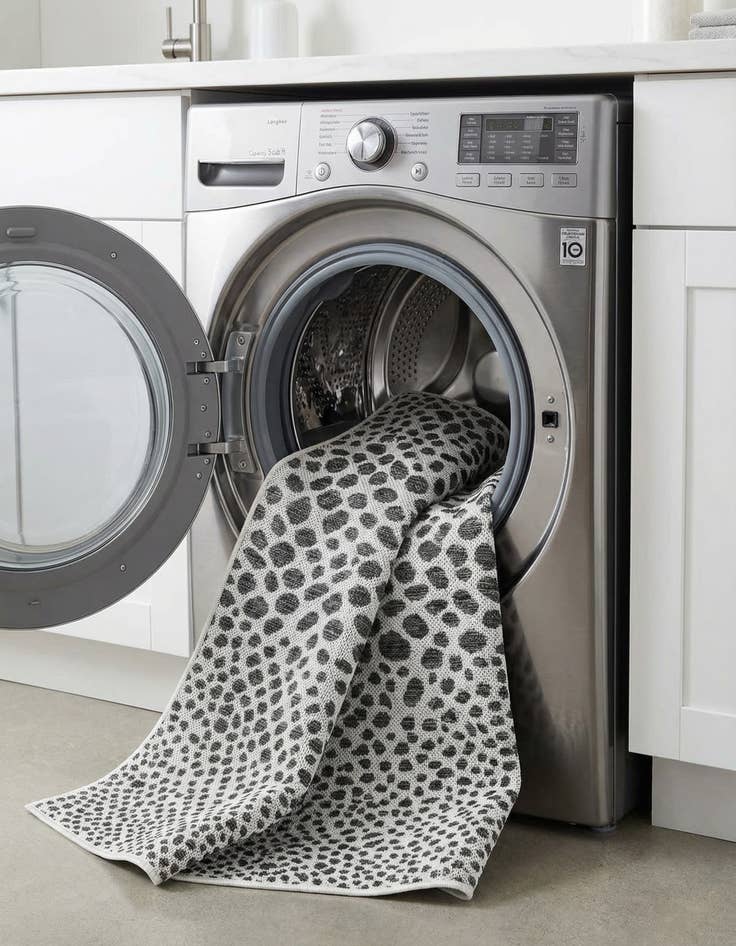 Detail image of 2' 7 x 4'  Washable Jill Zarin Cape Town Indoor / Outdoor Hearth Rug