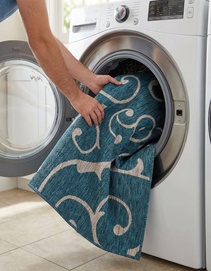 Detail image of 6' x 9'  Washable Botanical Indoor / Outdoor Rug