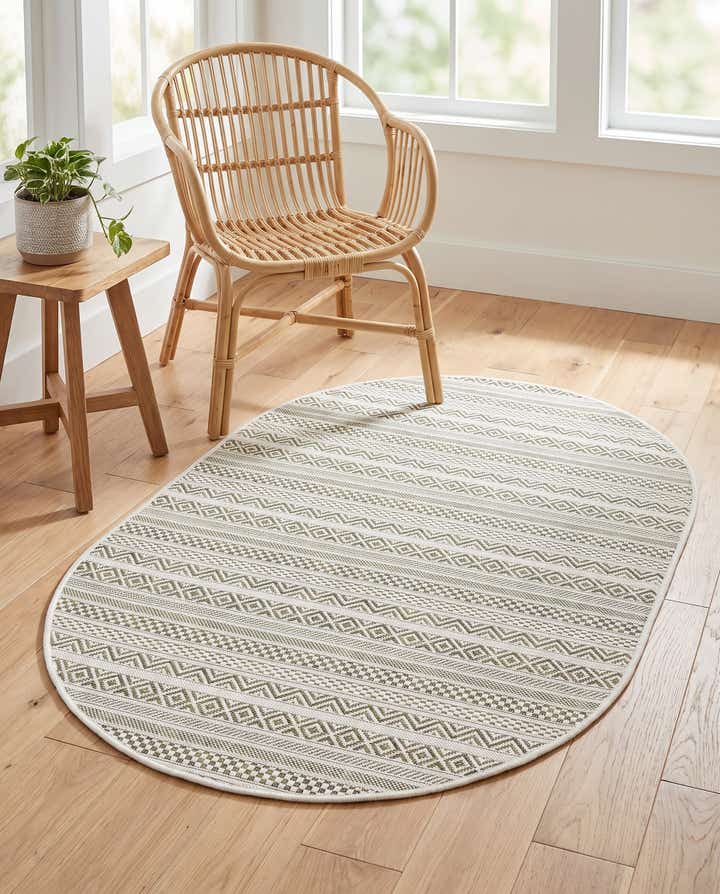 3' x 5' 3 Easy-Clean Ribbon Indoor / Outdoor Oval Rug