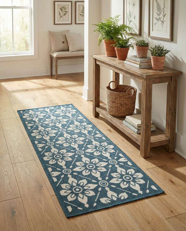 2' x 5' Easy-Clean Trellis Indoor / Outdoor Runner Rug