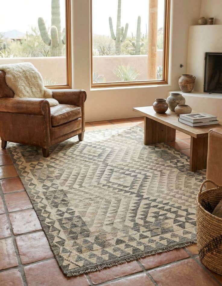 Detail image of 4' 1 x 5' 10 Hand Woven Kilim Maymana Wool Rug