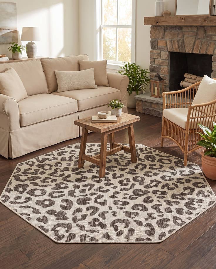 Detail image of 5' 3 x 5' 3 Easy-Clean Safari Indoor / Outdoor Octagon Rug