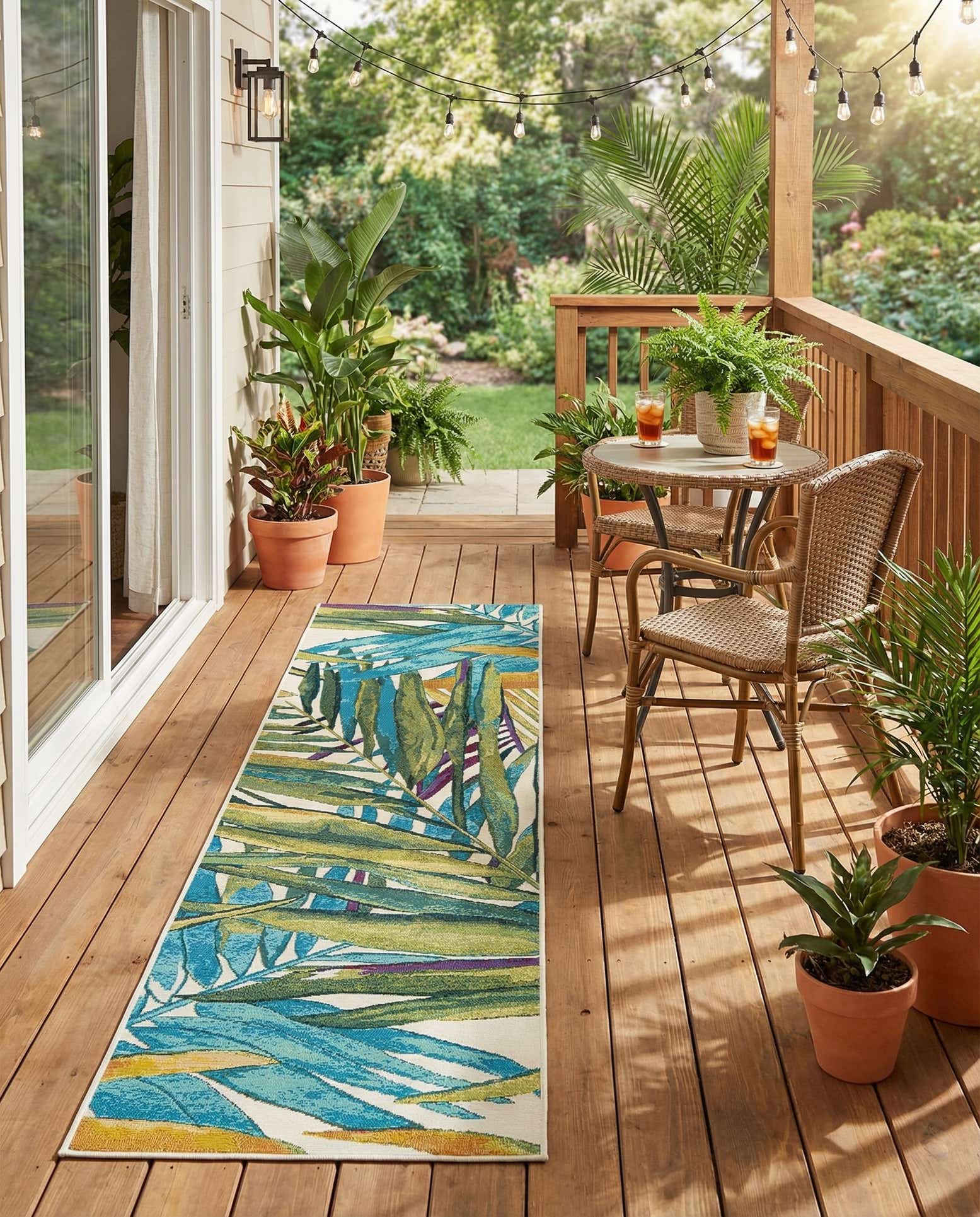 2' x 8' Easy-Clean Botanical Indoor / Outdoor Runner Rug