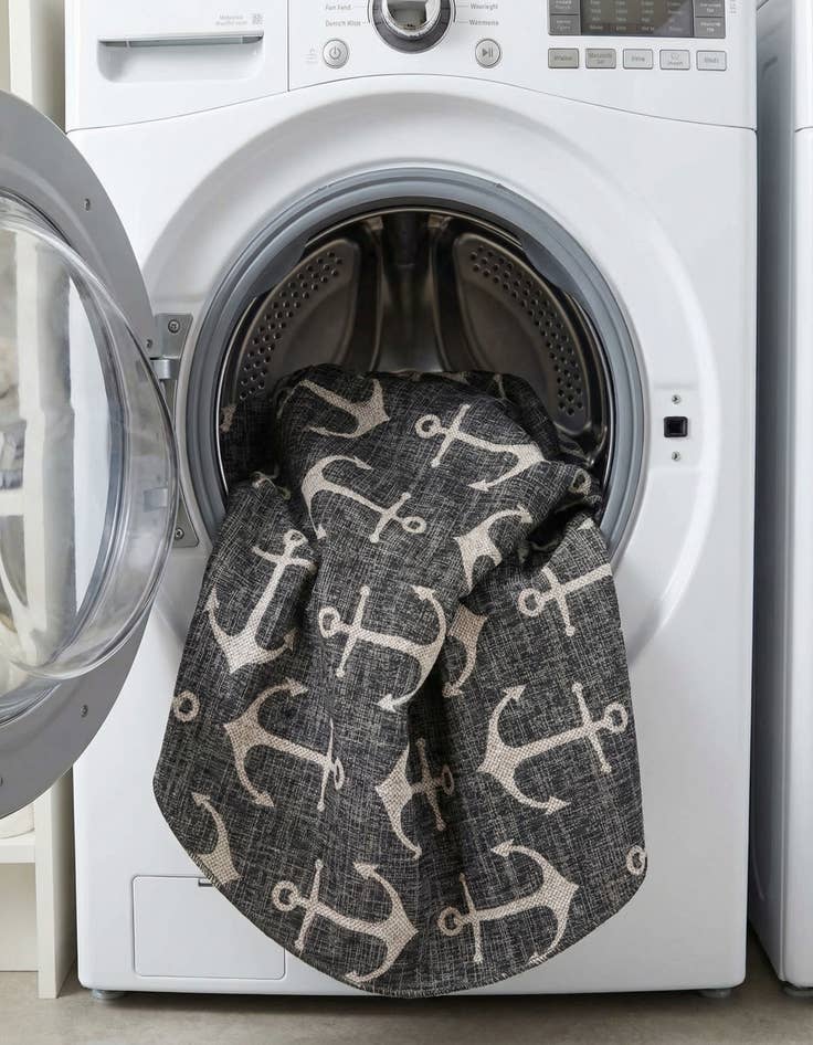 Detail image of 7' 10 x 7' 10  Washable Coastal Indoor / Outdoor Round Rug