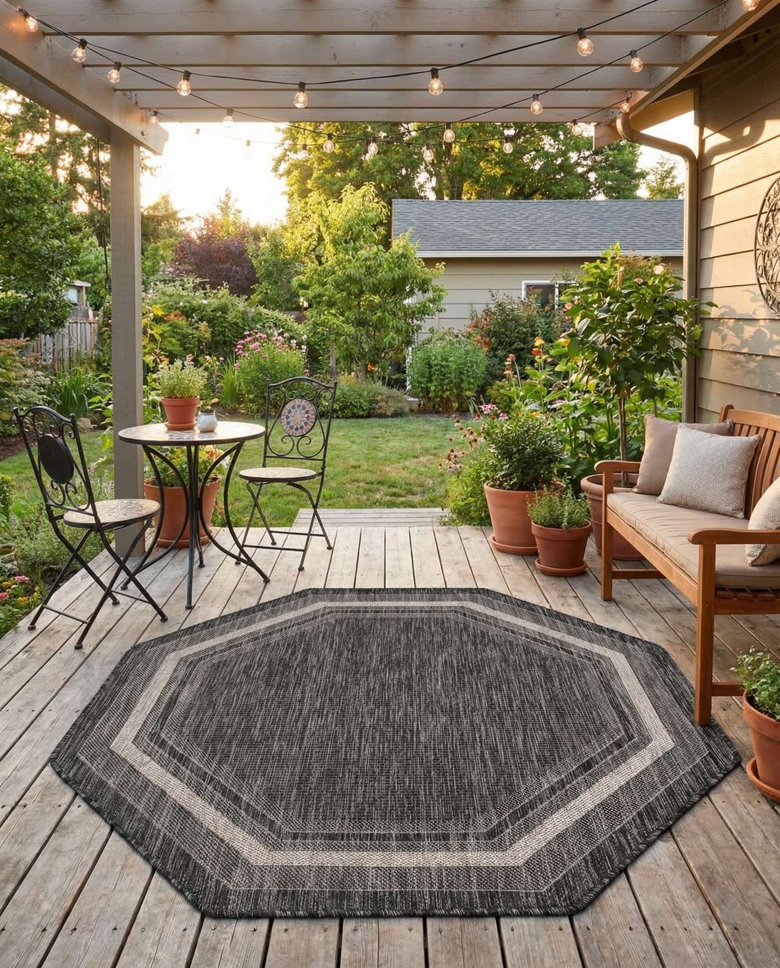 5' 3 x 5' 3 Easy-Clean Border Indoor / Outdoor Octagon Rug