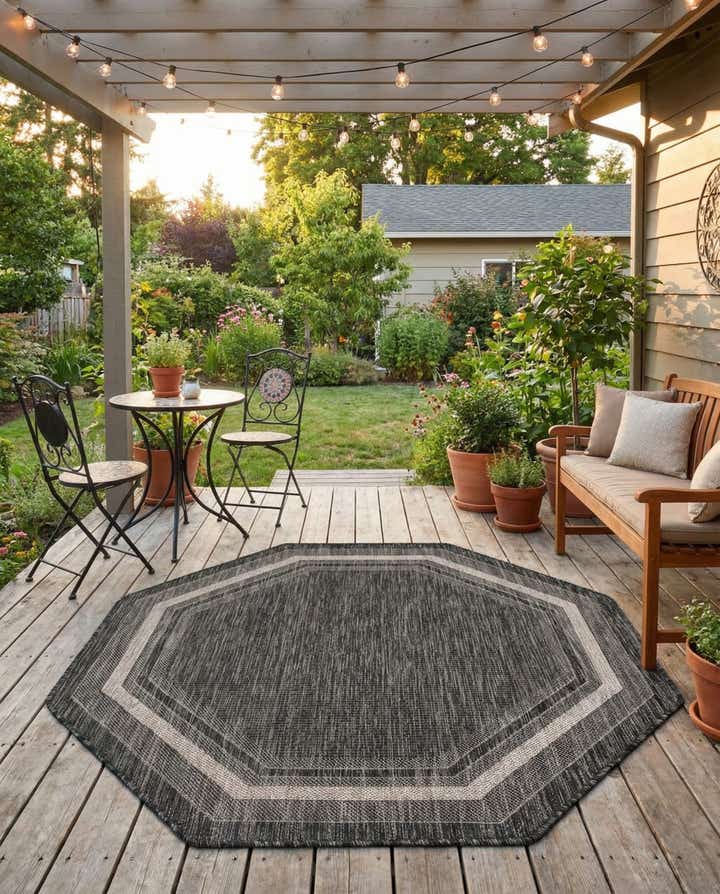 5' 3 x 5' 3 Easy-Clean Border Indoor / Outdoor Octagon Rug