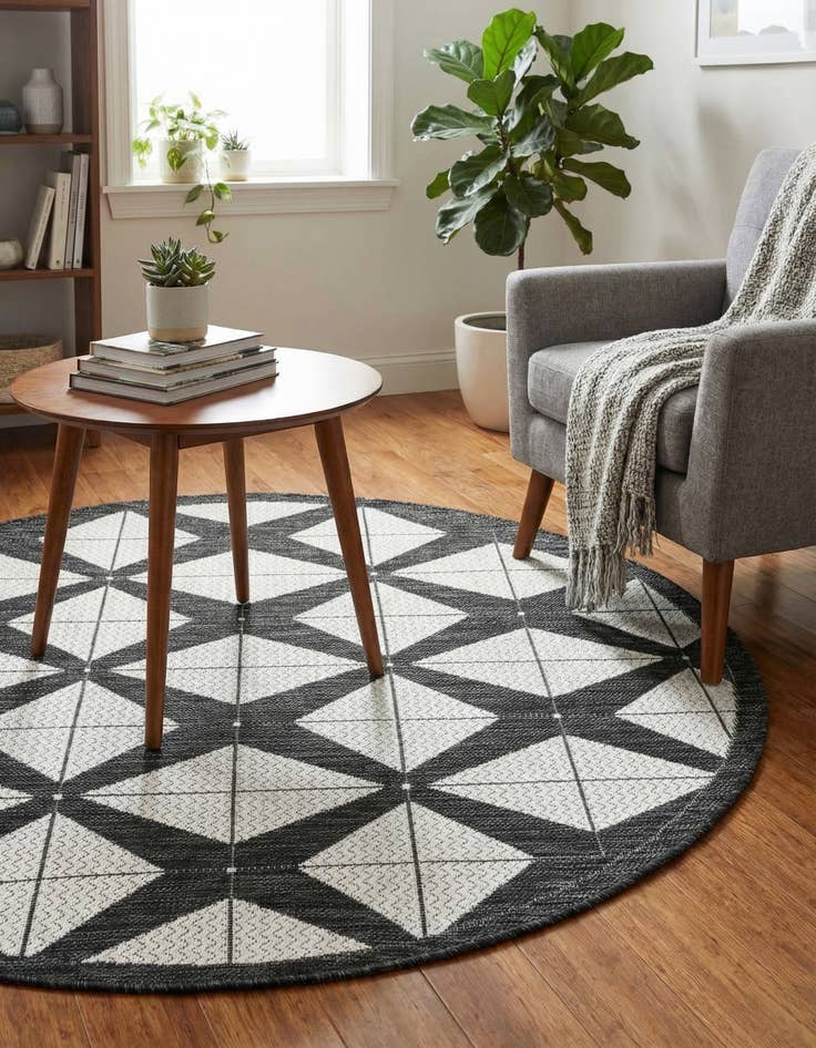 Detail image of 4' x 4'  Washable Modern Indoor / Outdoor Round Rug