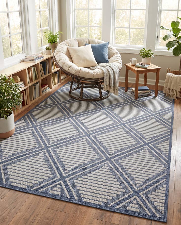 Detail image of 9' x 12' Easy-Clean Trellis Indoor / Outdoor Rug
