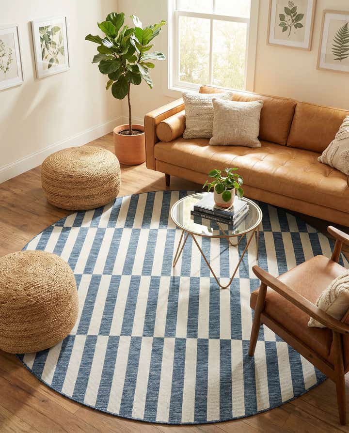 7' 10 x 7' 10 Easy-Clean Striped Indoor / Outdoor Round Rug