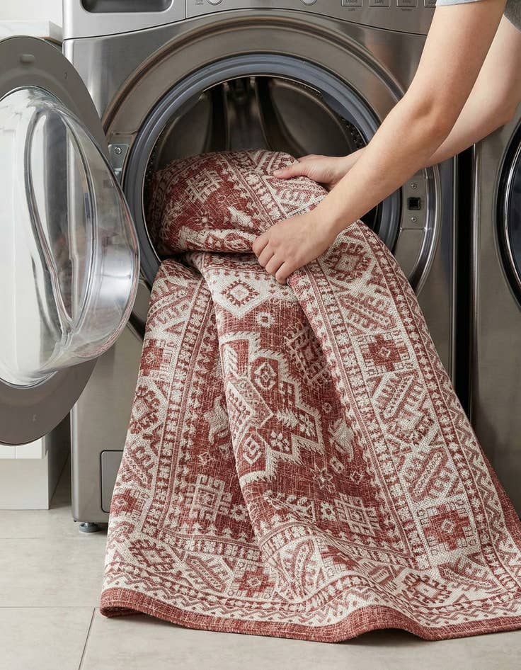 Detail image of 6' x 9'  Washable Aztec Indoor / Outdoor Rug