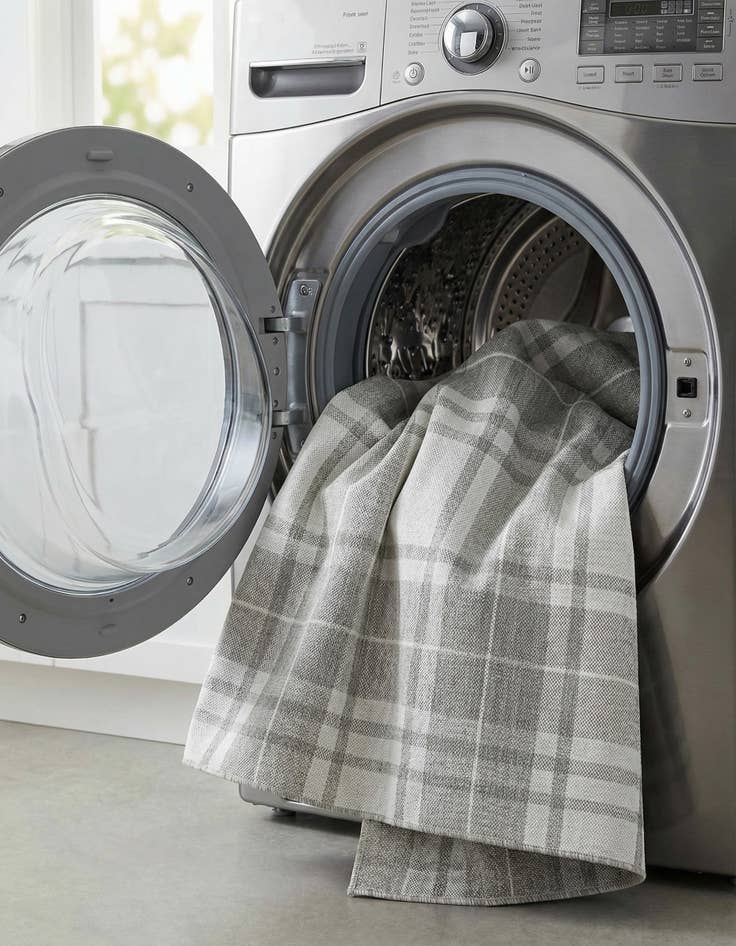 Detail image of  7' 10 x 7' 10  Washable Checkered Indoor / Outdoor Square Rug