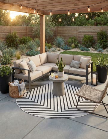 7' 10 x 7' 10 Easy-Clean Modern Indoor / Outdoor Round Rug