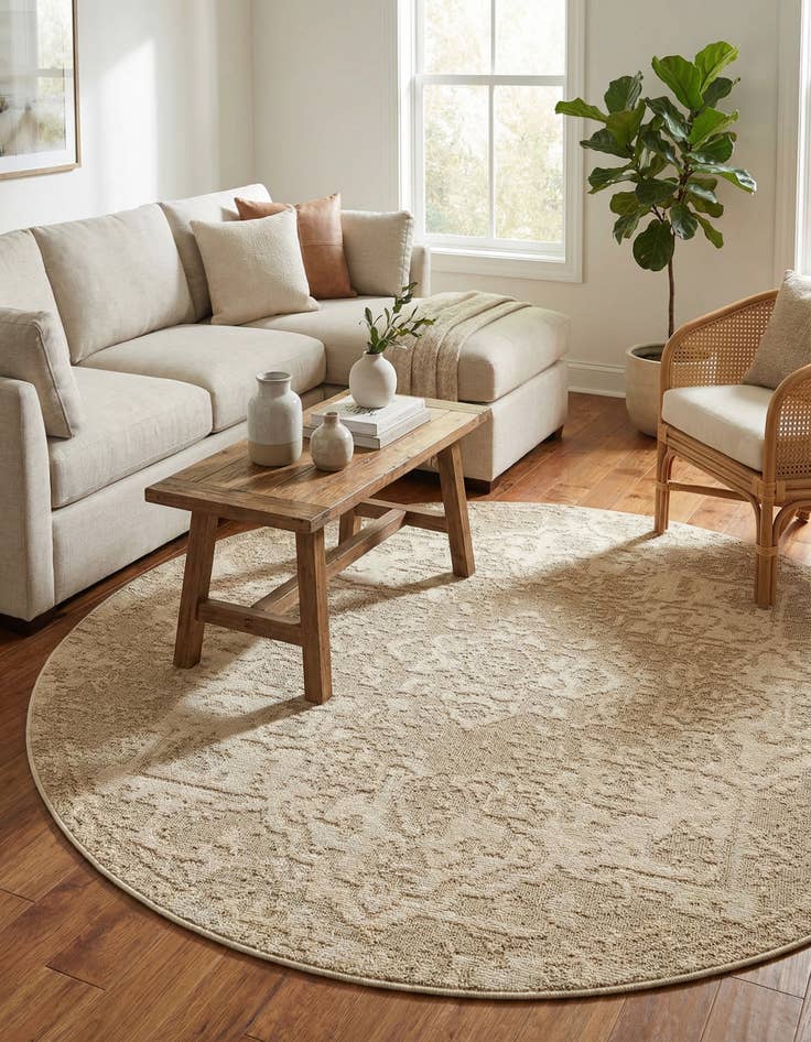 Detail image of 7' 10 x 7' 10 Easy-Clean Traditional Indoor / Outdoor Round Rug