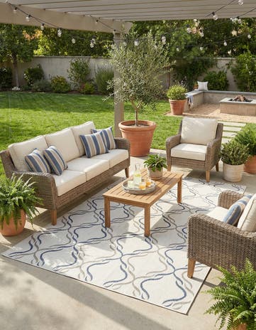 6' x 9' Easy-Clean Lattice Indoor / Outdoor Rug