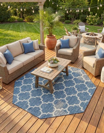 7' 10 x 7' 10 Easy-Clean Lattice Indoor / Outdoor Octagon Rug