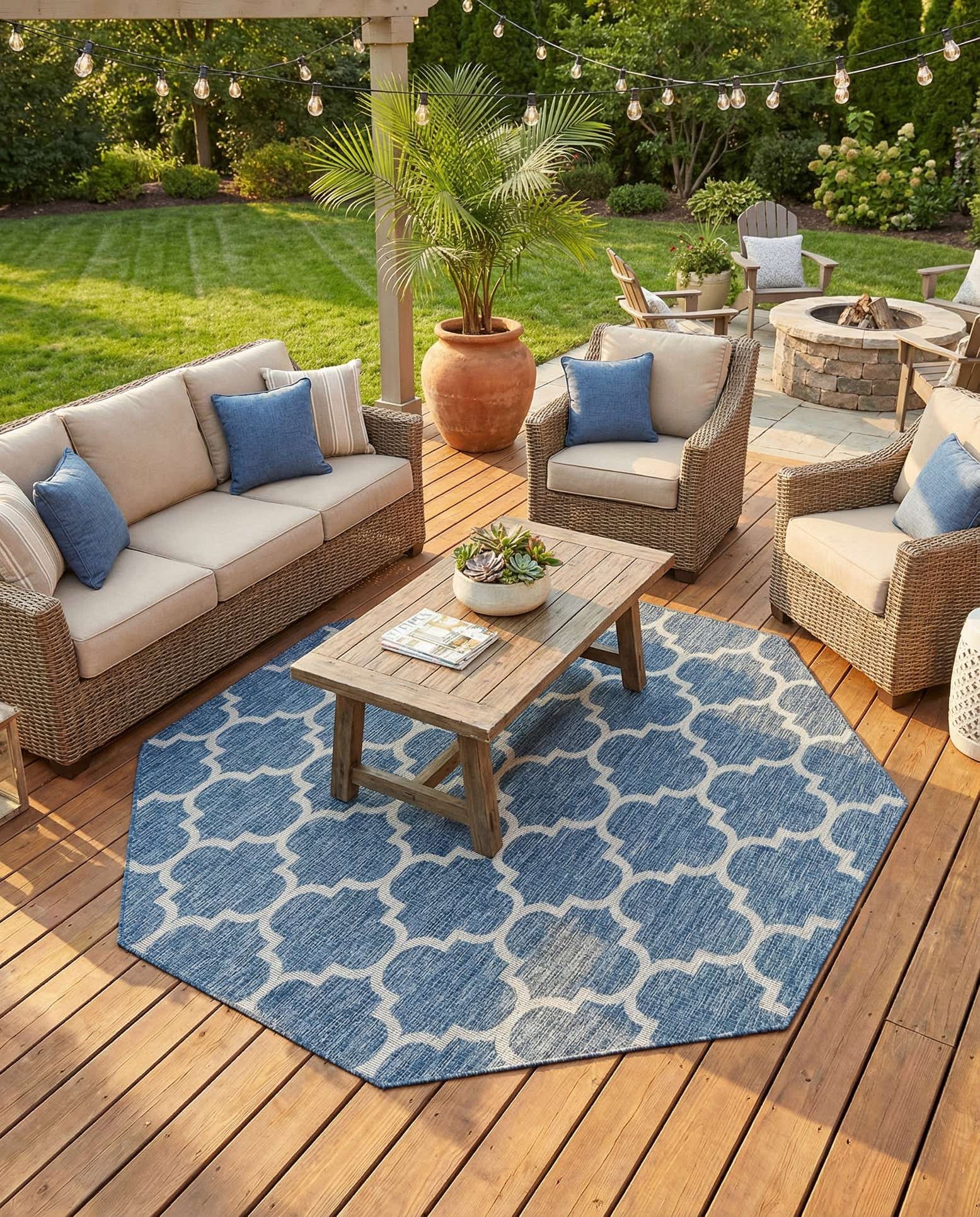 7' 10 x 7' 10 Easy-Clean Lattice Indoor / Outdoor Octagon Rug