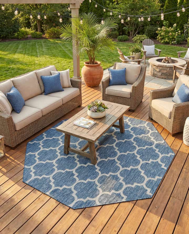 7' 10 x 7' 10 Easy-Clean Lattice Indoor / Outdoor Octagon Rug