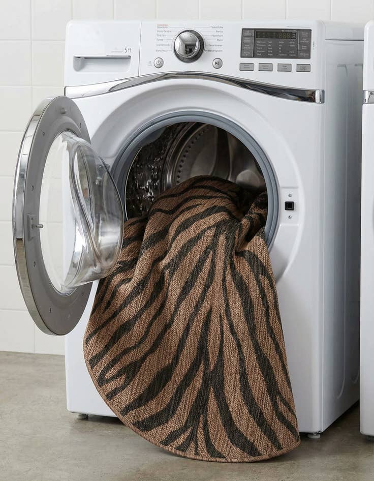 Detail image of  3' x 3'  Washable Safari Indoor / Outdoor Round Rug