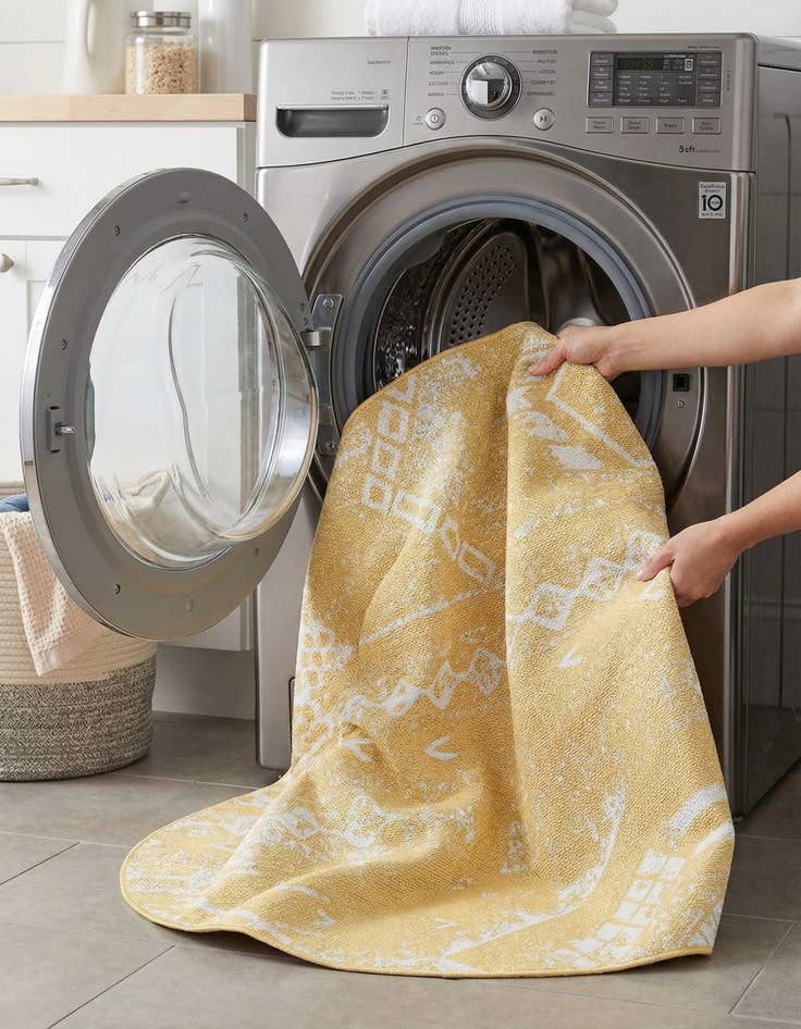 Detail image of 7' 10 x 7' 10  Washable Bohemian Indoor / Outdoor Round Rug