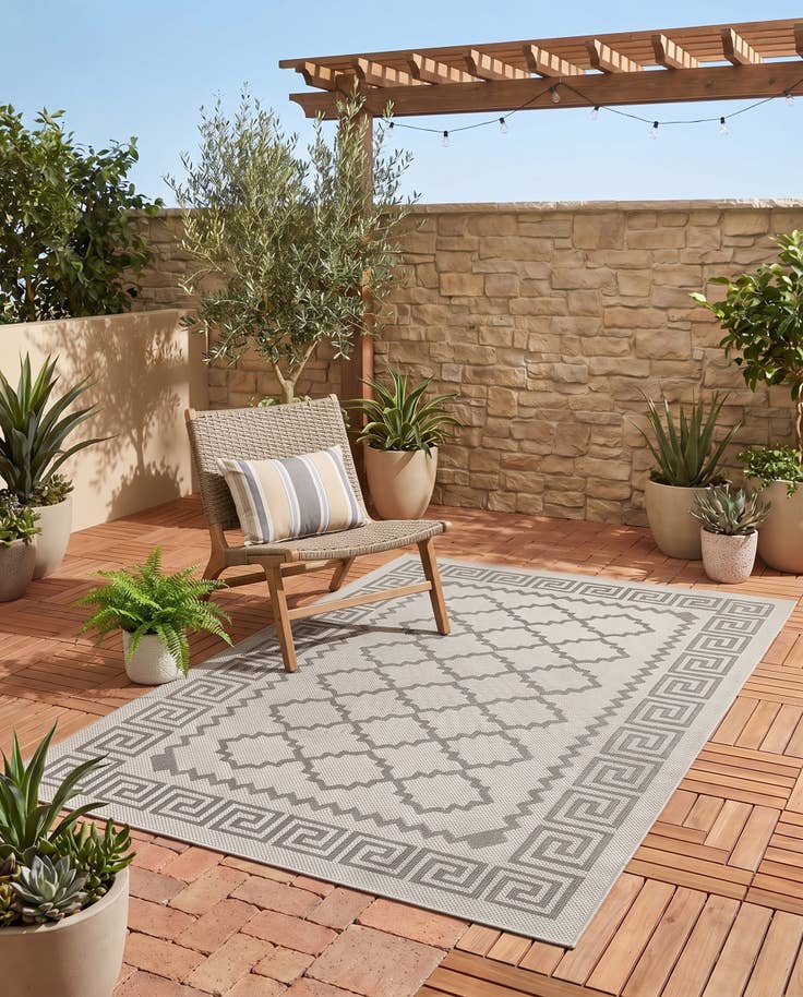 Detail image of 3' 3 x 5' Easy-Clean Trellis Indoor / Outdoor Rug