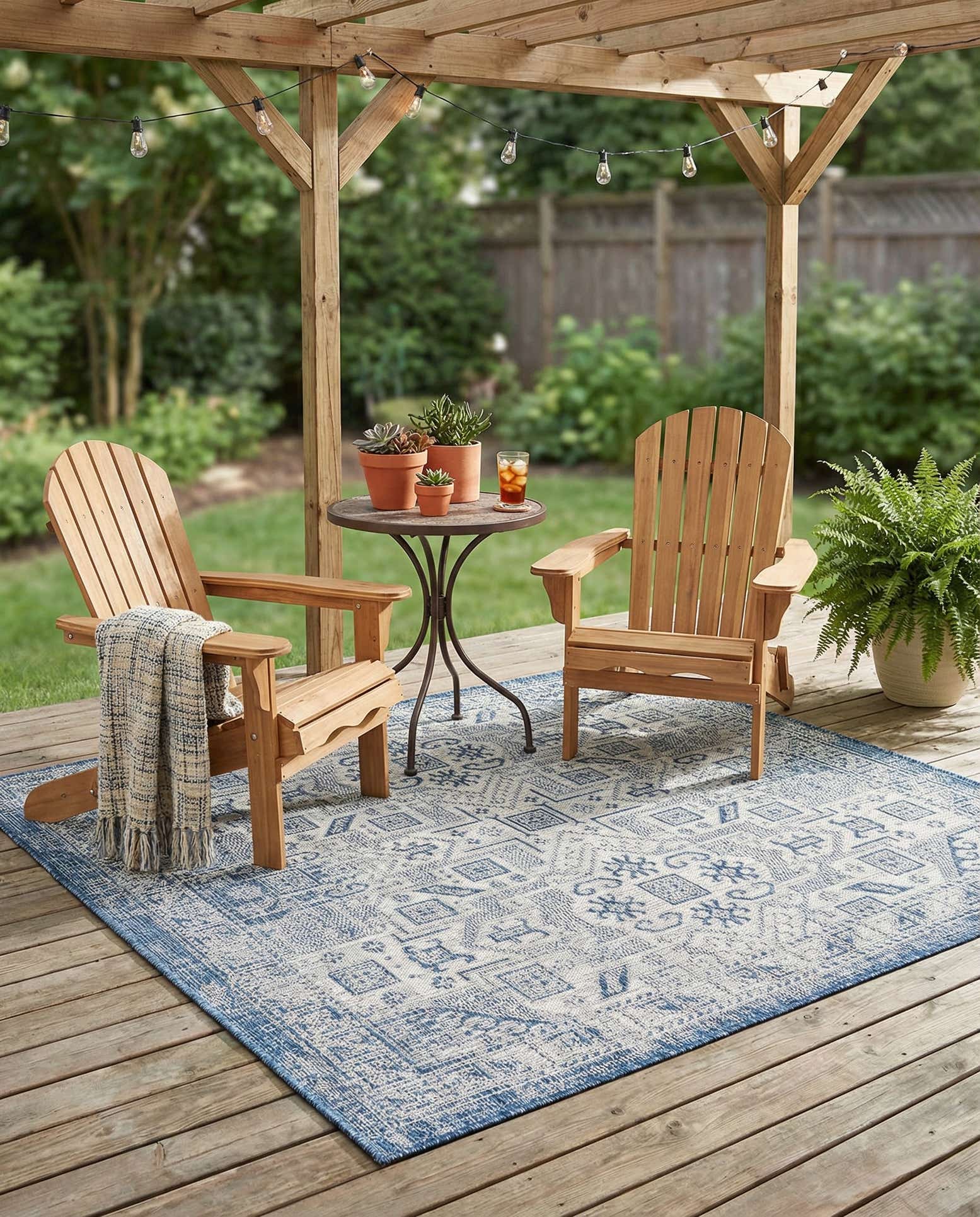 5' 3 x 5' 3 Easy-Clean Aztec Indoor / Outdoor Square Rug