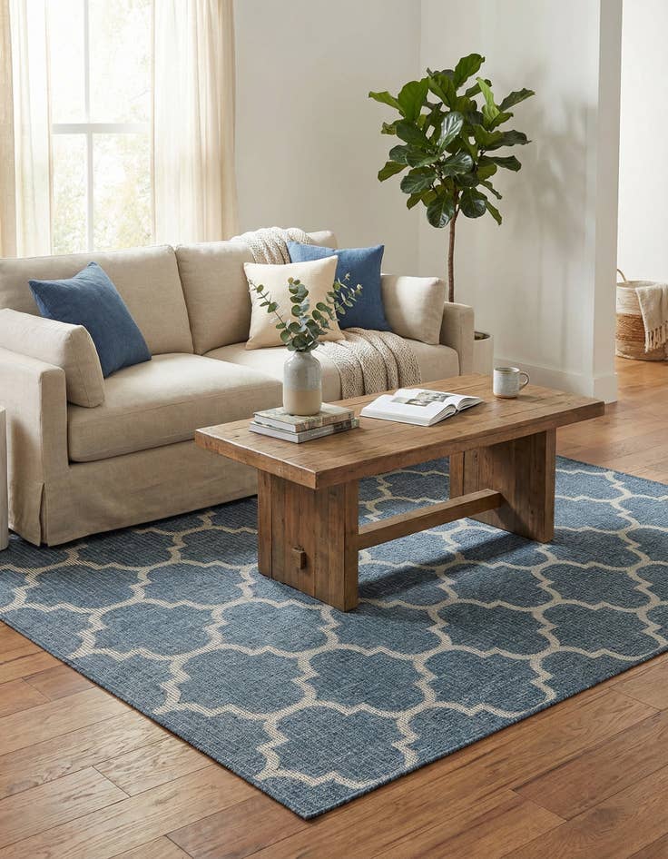 Detail image of 5' 3 x 7' Easy-Clean Trellis Indoor / Outdoor Rug