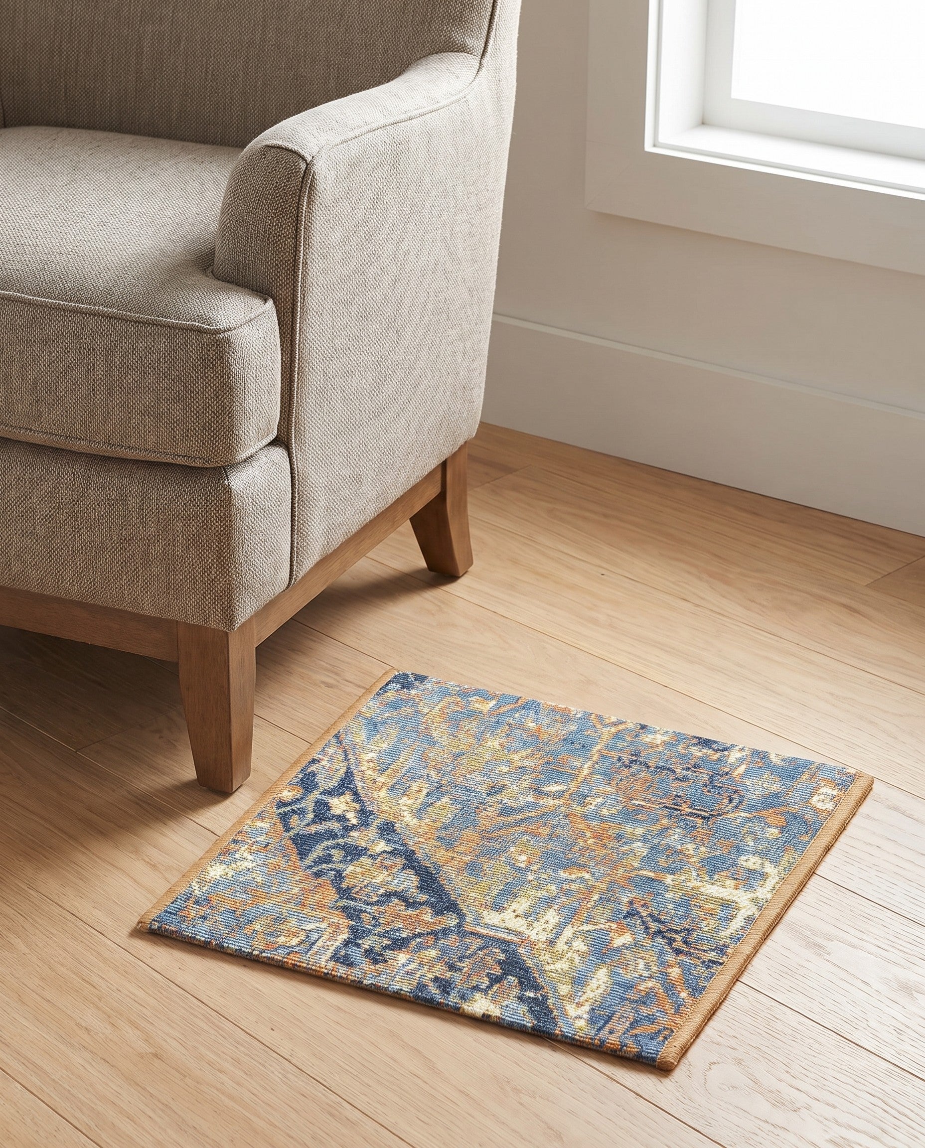 1' 4 x 1' 4 Easy-Clean Traditional Indoor / Outdoor Sample Rug