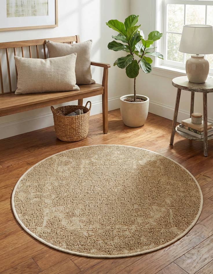 Detail image of 3' 1 x 3' 1  Washable Traditional Indoor / Outdoor Round Rug