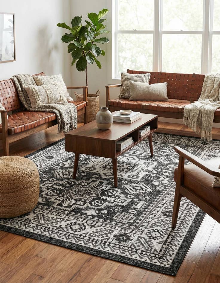 Detail image of 6' x 9'  Washable Aztec Indoor / Outdoor Rug