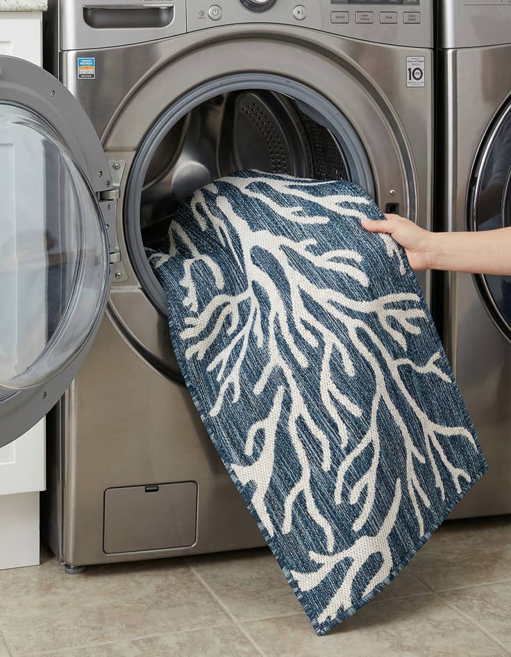 Detail image of  2' x 4'  Washable Coastal Indoor / Outdoor Runner Rug