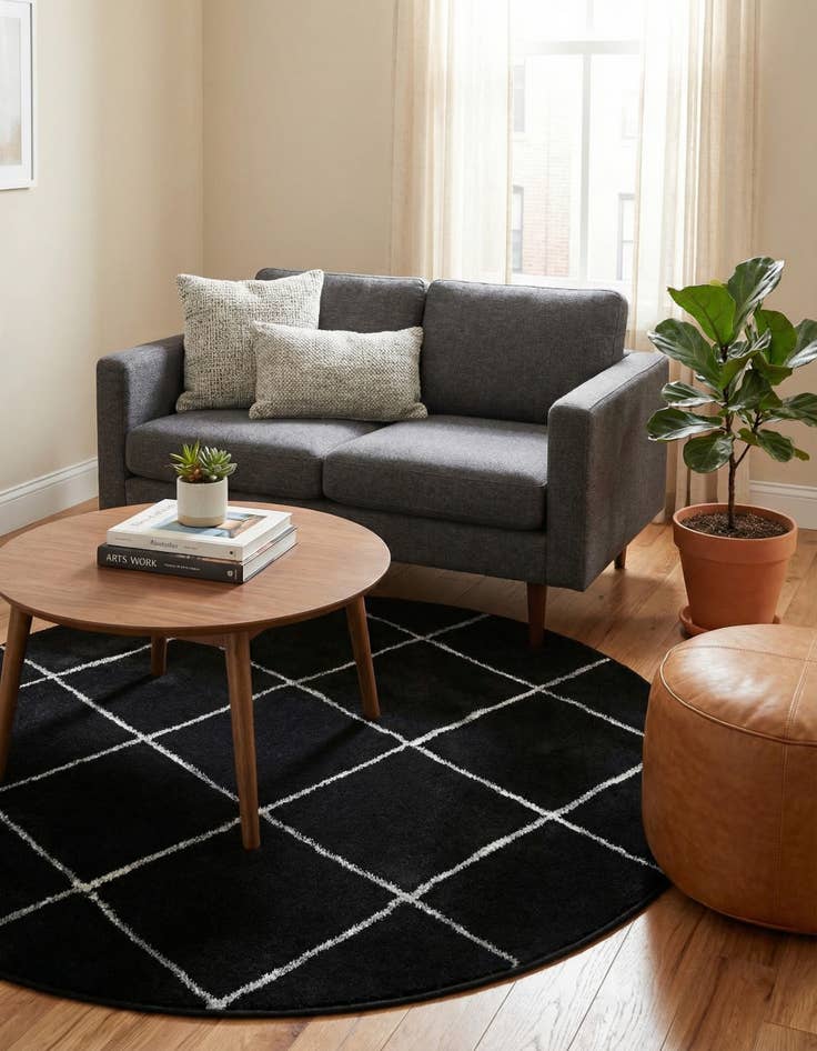 Detail image of 3' x 3' Vogue Geo Round Rug