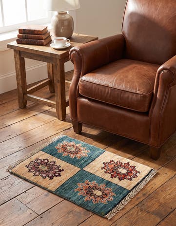 1' 4 x 2' Hand Knotted Ziegler Rug