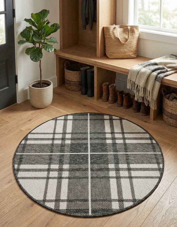 Detail image of 3' x 3'  Washable Checkered Indoor / Outdoor Round Rug